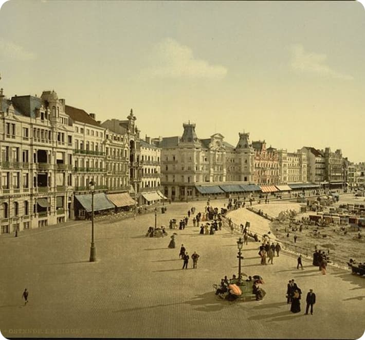 Historische foto van de zeedijk in Oostende